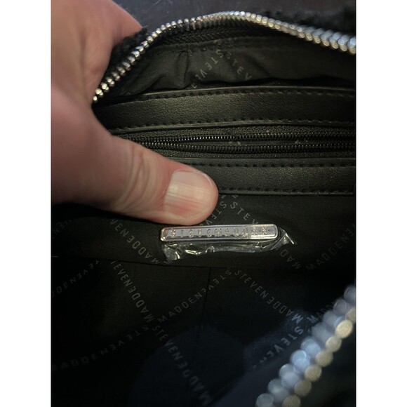 Steve Madden Crossbody Shoulder Bag Womens Black Sherpa Faux Leather Zip Logo - Picture 10 of 11